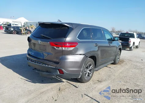 2019 Toyota Highlander Le Plus z USA, uszkodzony, nr VIN 5TDBZRFH6KS953683